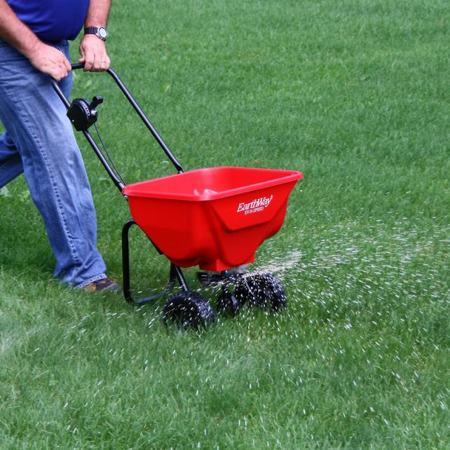 Garden Push Fertiliser Spreader 30kg Ideal For Smaller Areas